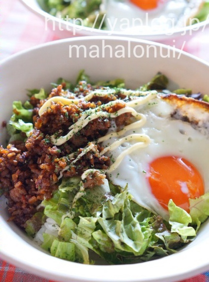 簡単!美味しい!生姜焼風豚そぼろでハワイ&日本の仲良しロコモコ丼