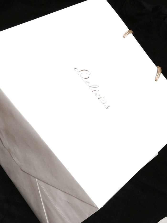 ケーキ屋さんの紙袋は幅広♪