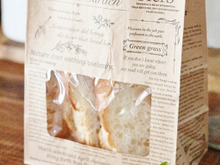 ダイソーの可愛い窓付き紙袋でお菓子&パン収納