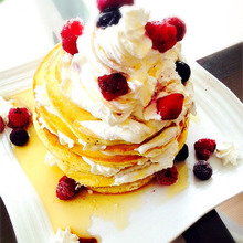 『eggsthings 』風!ホイップクリーム盛り沢山のパンケーキ