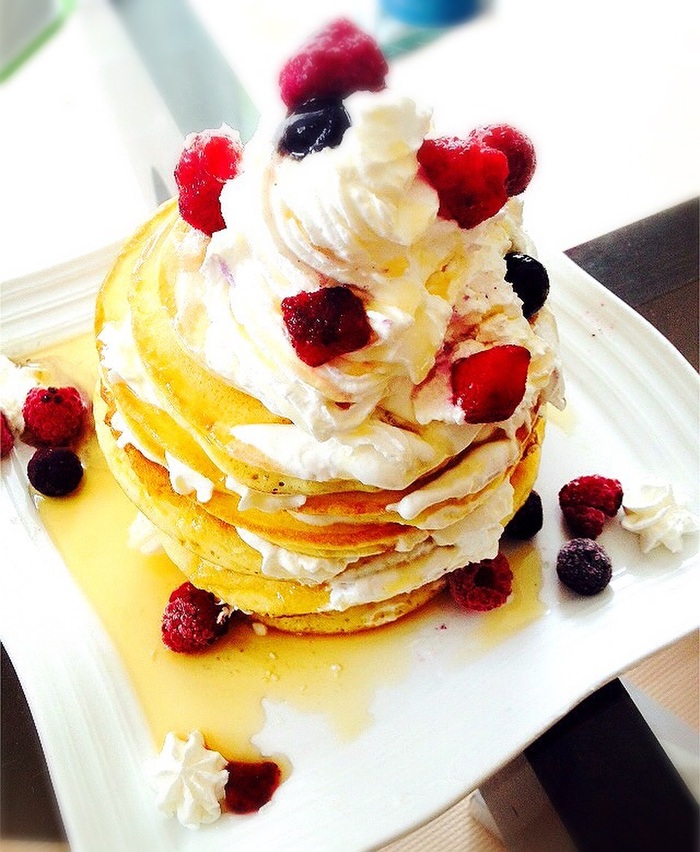 『eggsthings 』風!ホイップクリーム盛り沢山のパンケーキ