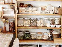 セリアのリメイクシートで、可愛いアトリエに♡