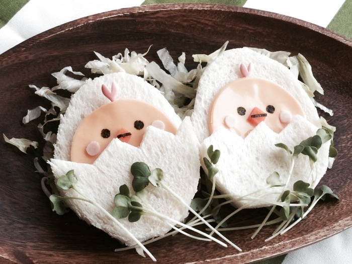 卵の殻からこんにちは!ひよこのサンドイッチ