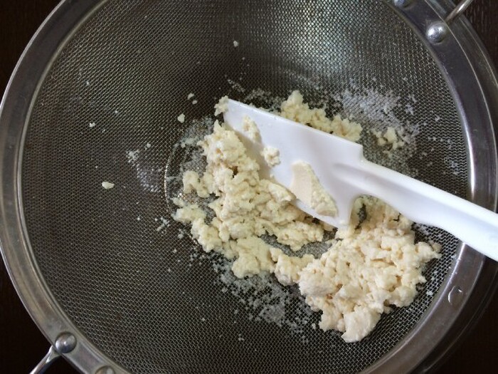 1・とうふは裏ごしにかけてなめらかにする