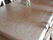 テーブルクロスにはラミネート加工のリネン生地