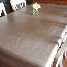 テーブルクロスにはラミネート加工のリネン生地