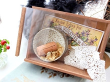 100均アイテムでオリジナルドールハウス作り②ショーウィンドウ風家具