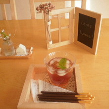 ダイニングテーブルをカフェ風に見せる簡単なコツ♪