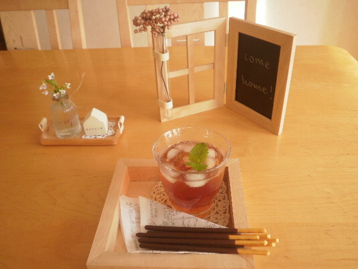 ダイニングテーブルをカフェ風に見せる簡単なコツ♪