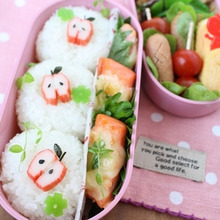 超簡単デコ弁!カニカマを並べるだけのリンゴデコ