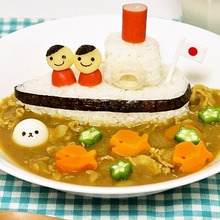カレーの海をクルージング!船のデコカレー
