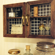 100均木箱の簡単リメイク♪キャビネット風飾り収納棚