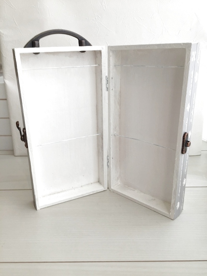 蝶番、ハンドル、鍵をつける