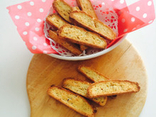 今話題のチアシードで!混ぜて焼くだけビスコッティ