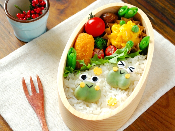 キャラ弁☆梅雨にピッタリ!そら豆でカエル(便利グッズ使用)