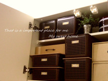 100均かごでキッチン吊戸をスッキリ収納!