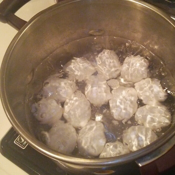 卵を茹でる