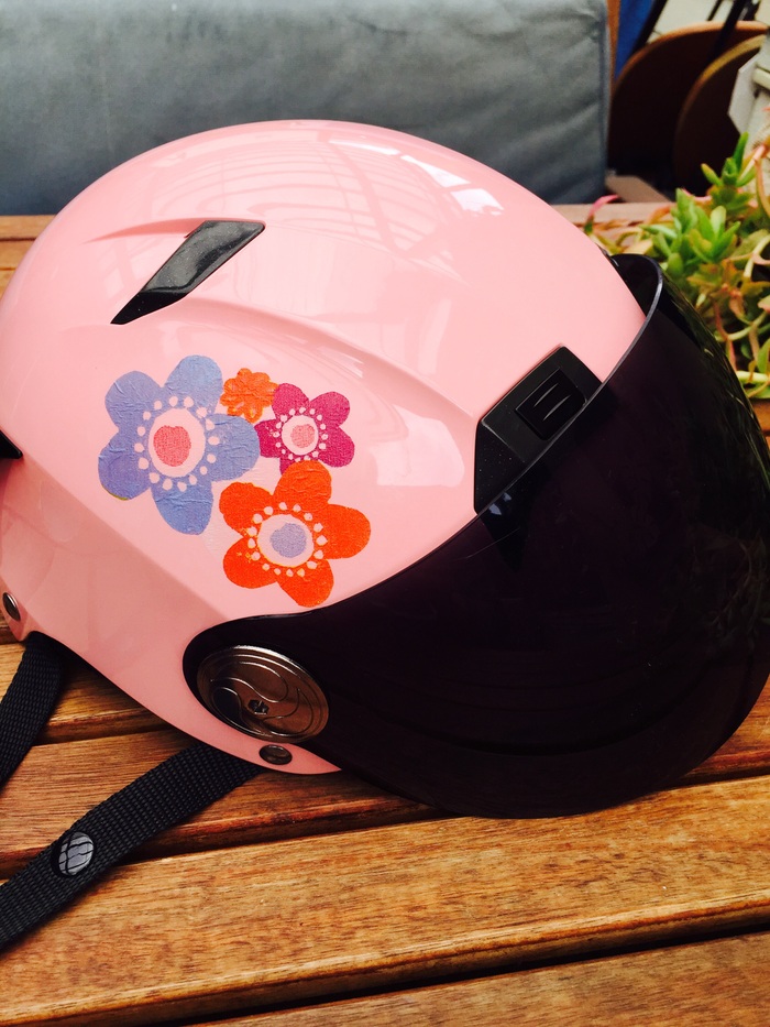 ヘルメットがオシャレに変身☆デコパージュ