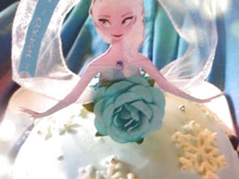 話題沸騰!アナと雪の女王 エルサケーキ