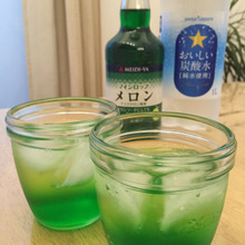 おうちで簡単☆材料2つ!手作りメロンソーダ