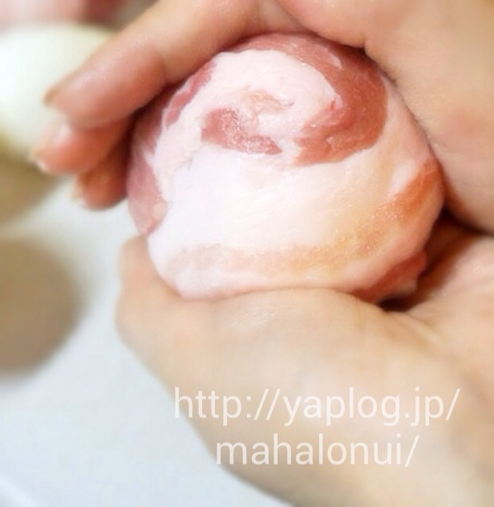 2.豚肉を巻く玉ねぎに