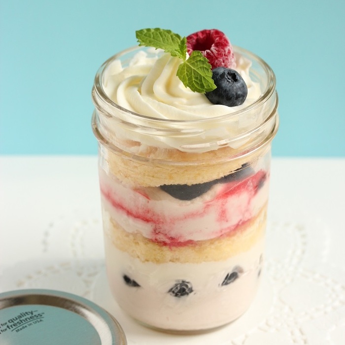 ベリーと2種のクリームのジャーケーキ☆~同時に作る!ベリーとヨーグルトのクリーム