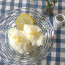 さっぱりパリパリ!自家製レモンシャーベットのココナッツオイルがけ♪