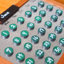 セリアのブリキフレームと磁石で!ずっと使える万年カレンダー♪