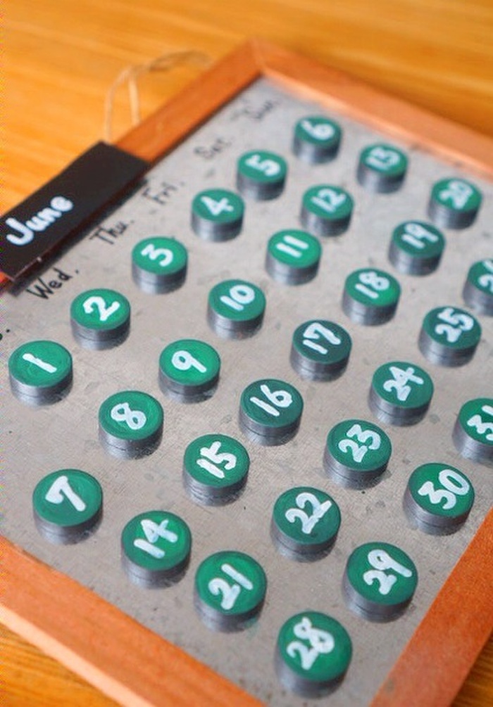 セリアのブリキフレームと磁石で!ずっと使える万年カレンダー♪