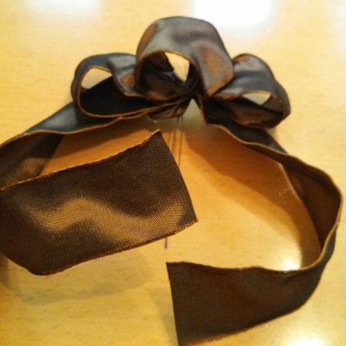 リボンの輪をカットする