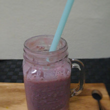 ヨーグルトパウダーとチアシードで簡単スムージー