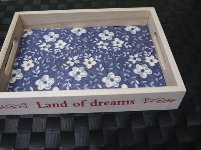 デコパージュで100均木箱をミニトレーに