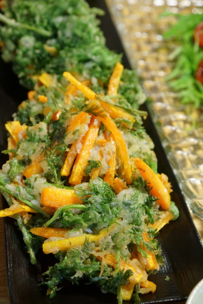 野菜を揚げる