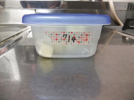 開封した食品は日付を書き込んで管理