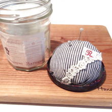 収納も安全!空きビンで娘用のピンクッション。