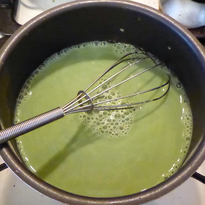 まずは抹茶プリンを作ります。