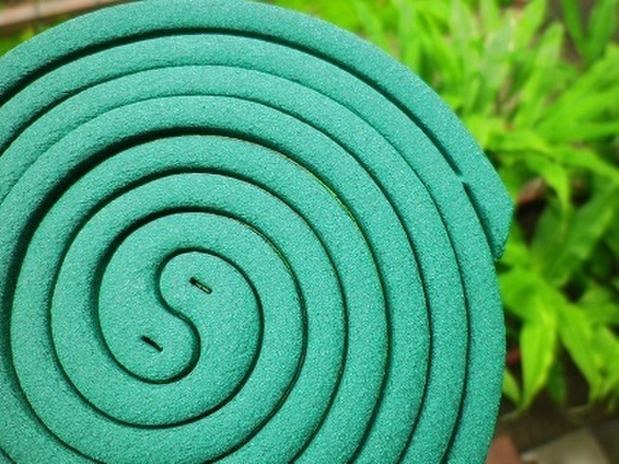 文房具を使って!とっさの蚊取り線香立て