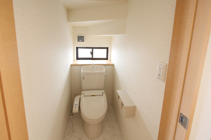 恐怖!「尿ハネ+ホコリ」でトイレのアンモニア臭が3倍に!