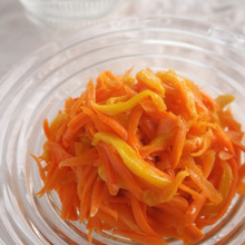 簡単・おしゃれで美味しい☆にんじんとドライマンゴーのラペ