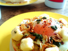 簡単❗とろ~り卵とチーズのオイル漬けが絶品BAGELトースト