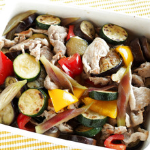 フライパン1つで彩り豊かな1品☆豚肉と夏野菜の焼きびたし