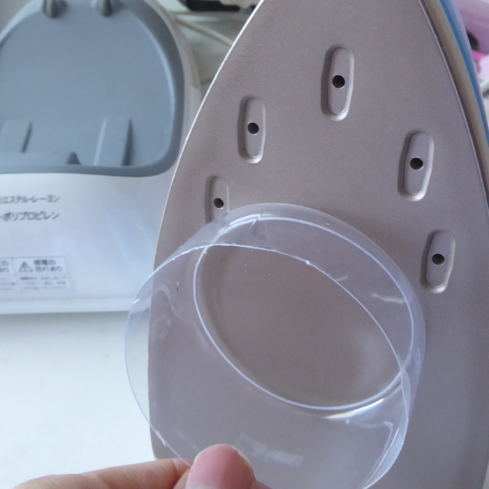 アイロンは熱いので注意!!