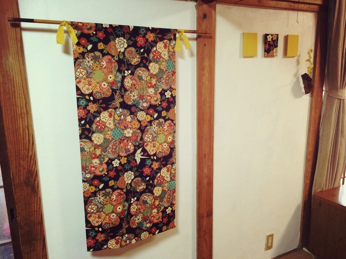 ポロポロ落ちる砂壁をDIYで大正ロマン風に変身