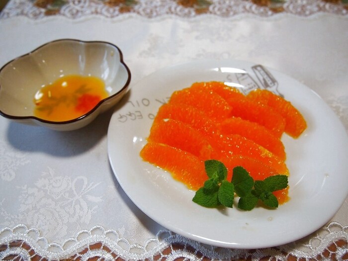 ①オレンジをカットする
