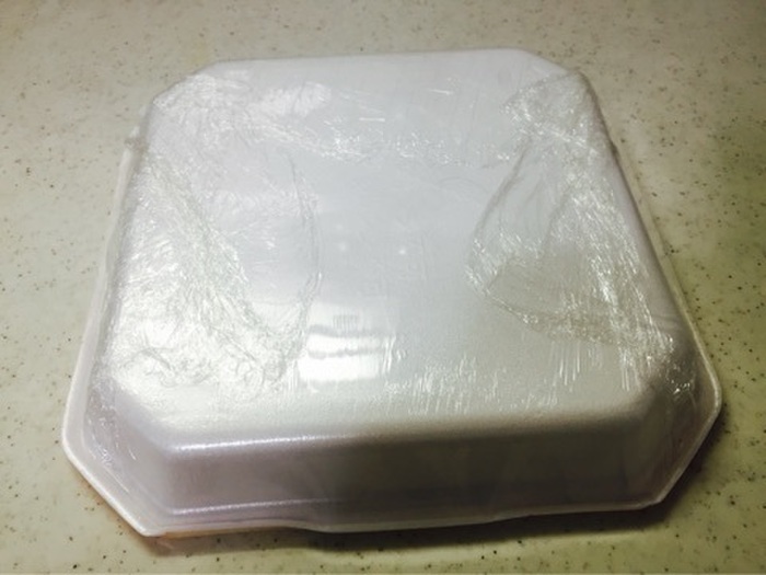 ①トレーをひっくり返す