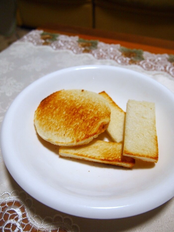③トーストを焼く