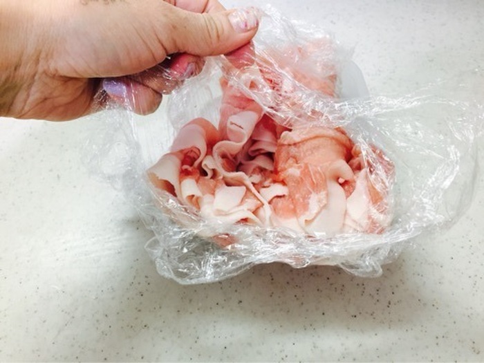 ③タッパ―の上に連れて行く。