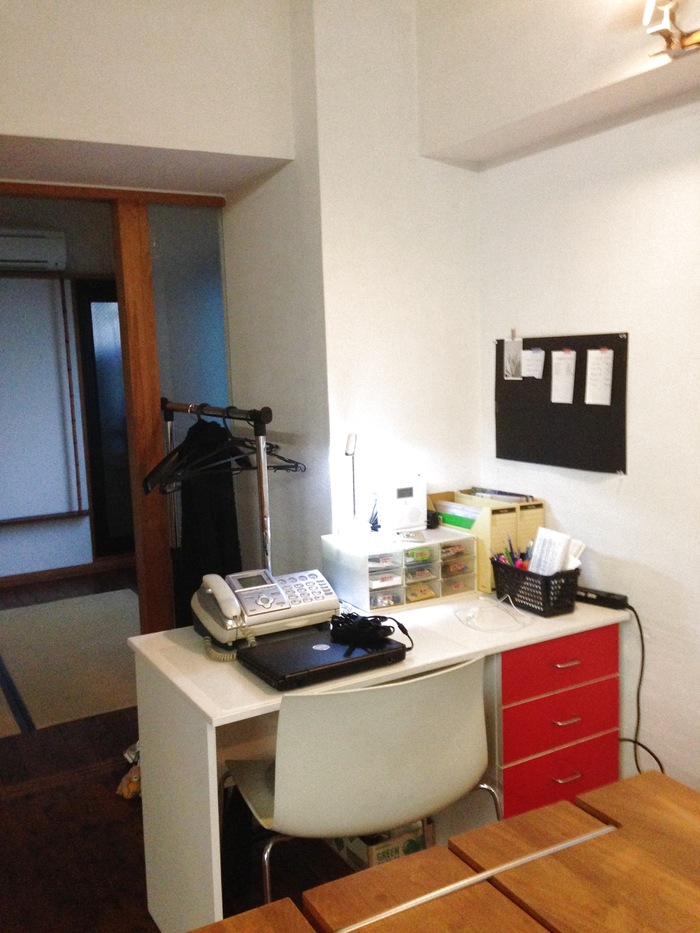 赤い引き出しを、グレーにチェンジ