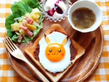 相性抜群!ミートソース&目玉焼き ピカチュウデコトースト