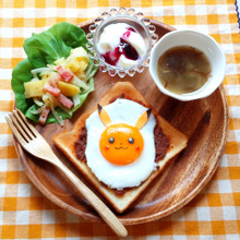 相性抜群!ミートソース&目玉焼き ピカチュウデコトースト